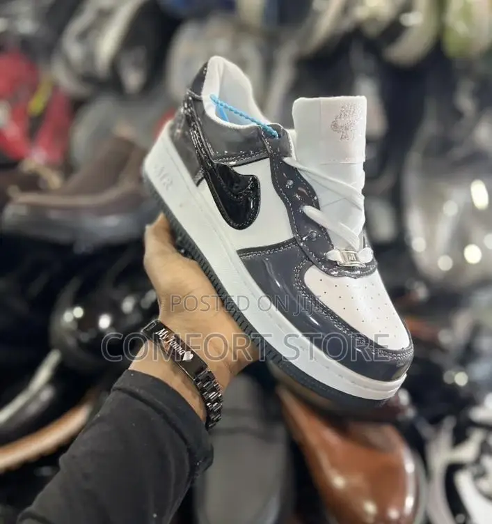 Original Nike Sneakers in Black and White