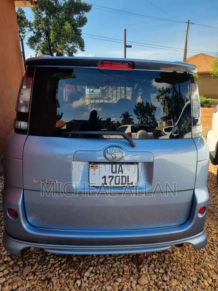 Toyota Sienna 2011 Blue