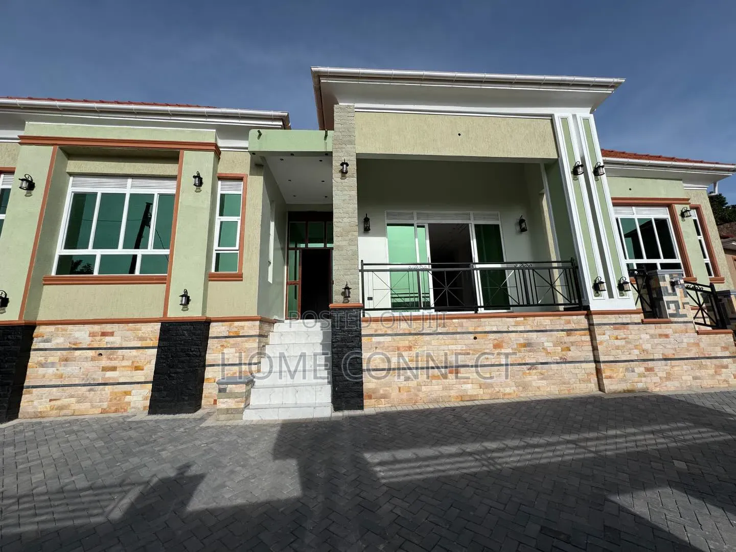 4bdrm Bungalow in Entebbe Rd Kitende, Central Division for sale
