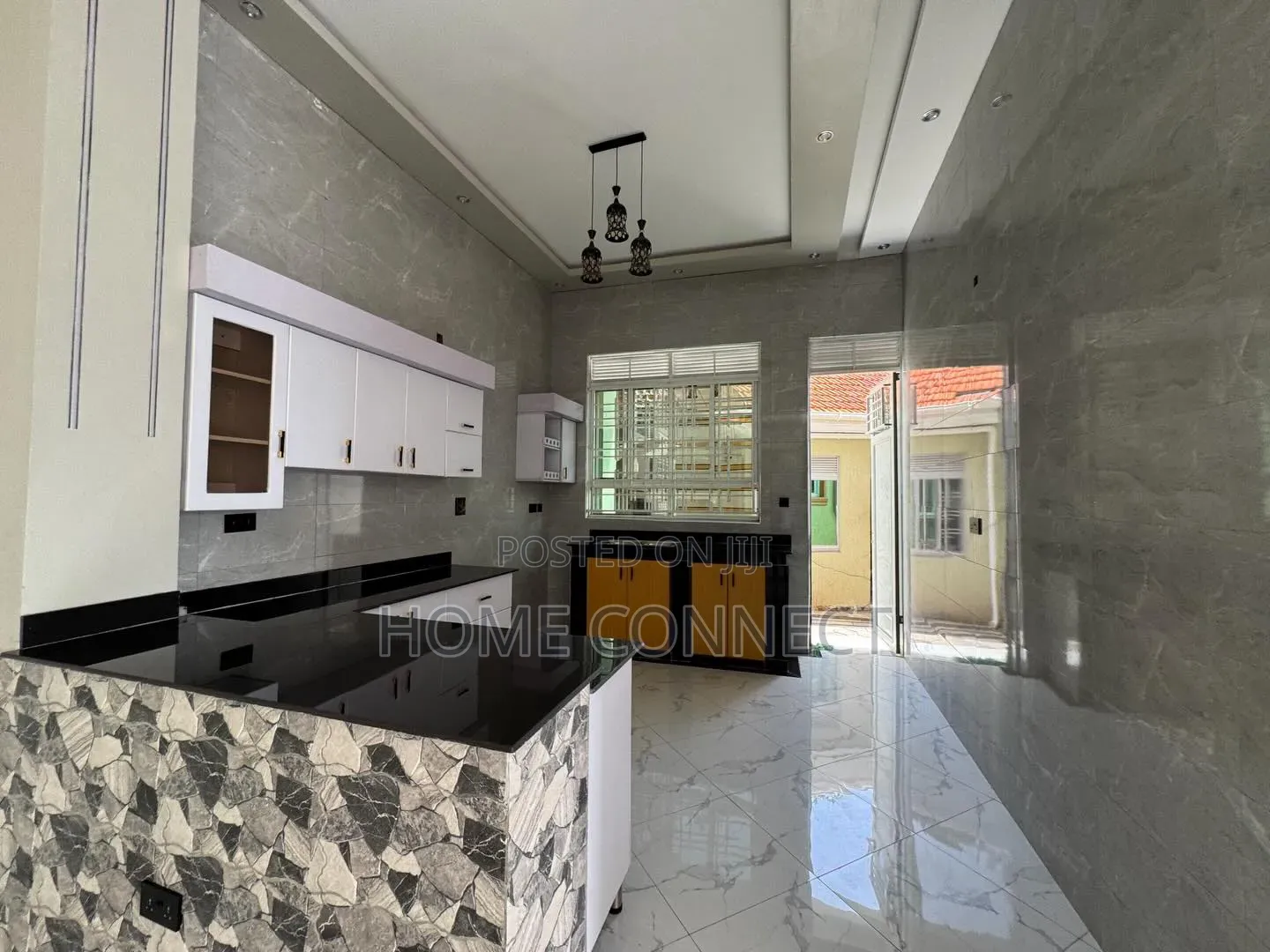 4bdrm Bungalow in Entebbe Rd Kitende, Central Division for sale
