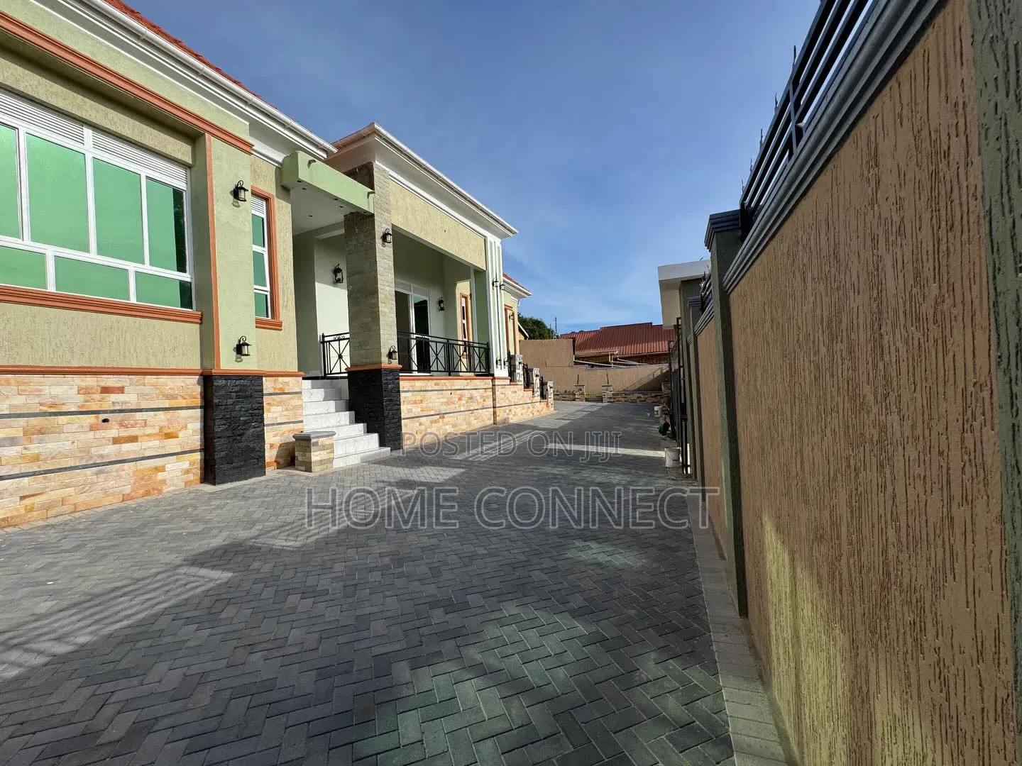 4bdrm Bungalow in Entebbe Rd Kitende, Central Division for sale
