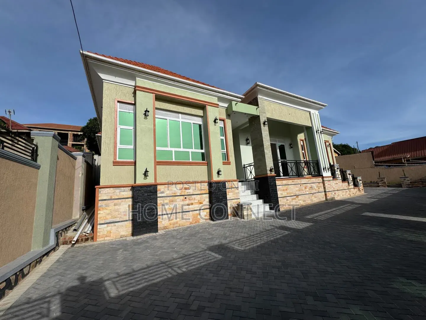 4bdrm Bungalow in Entebbe Rd Kitende, Central Division for sale