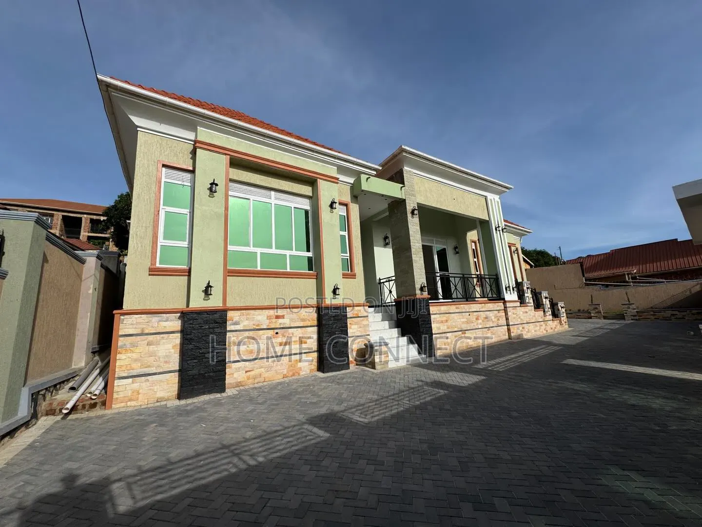 4bdrm Bungalow in Entebbe Rd Kitende, Central Division for sale