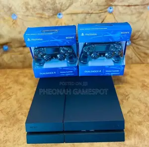Ps4 Standard, 13 Games, 2 Controllers.