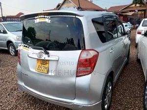 Toyota Ractis 2010