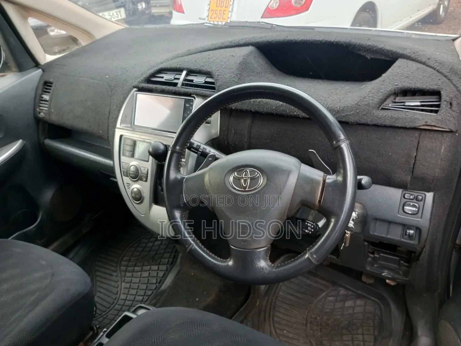 Toyota Ractis 2010