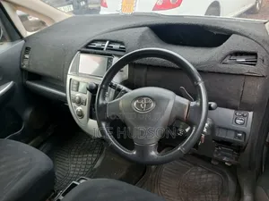 Toyota Ractis 2010