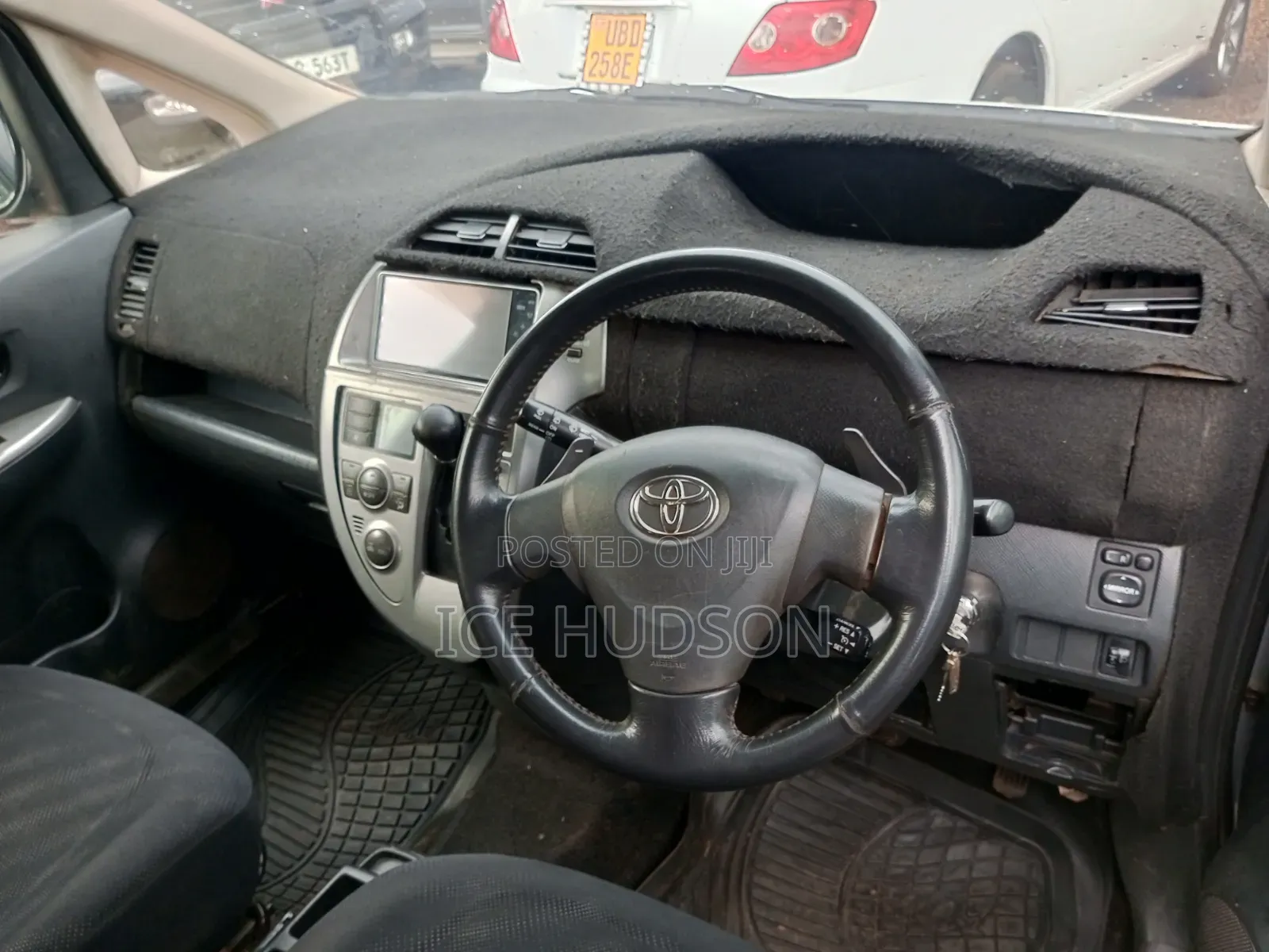 Toyota Ractis 2010