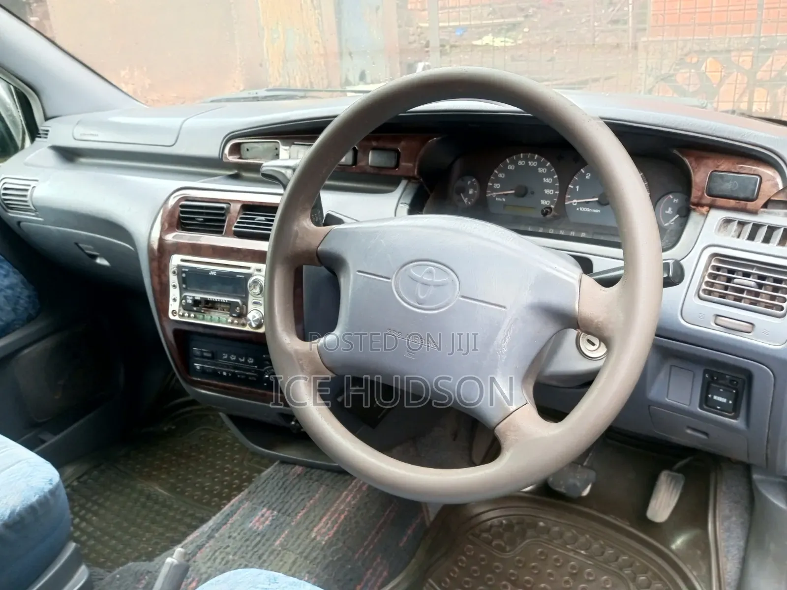 Toyota TownAce Noah 2000
