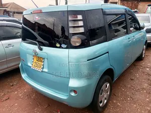 Toyota Sienta 2008