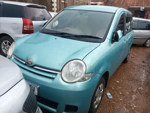 Toyota Sienta 2008