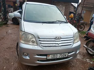 Toyota Noah 2005 Silver