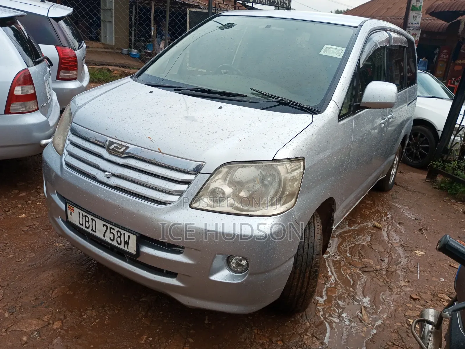 Toyota Noah 2005 Silver