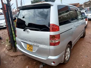 Toyota Noah 2005 Silver