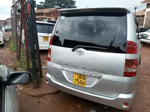 Toyota Noah 2005 Silver