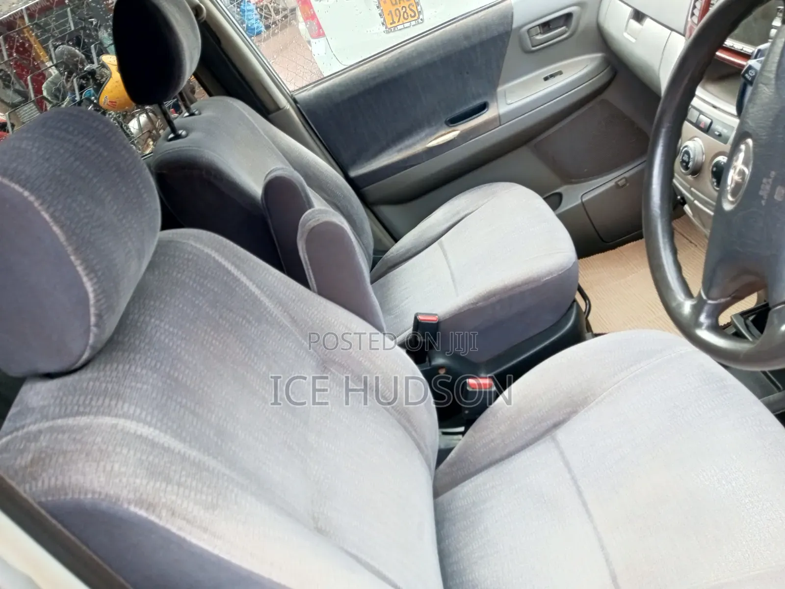 Toyota Noah 2005 Silver