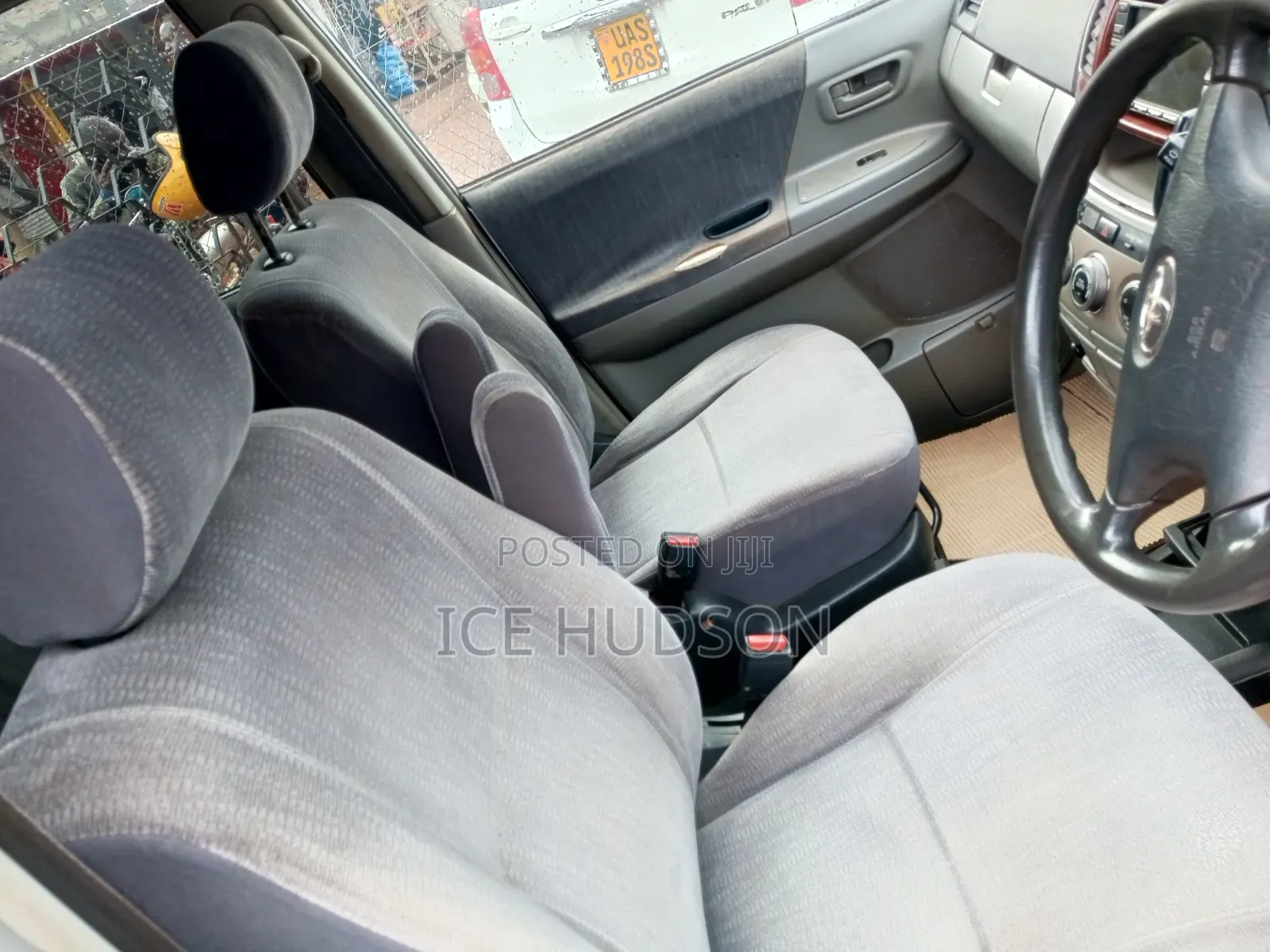 Toyota Noah 2005 Silver