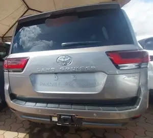 Toyota Land Cruiser 2023 Gold