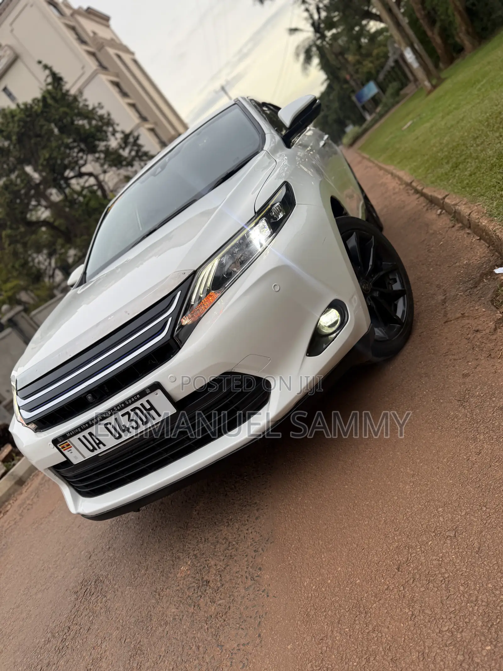 Toyota Harrier 2.0 2015 White