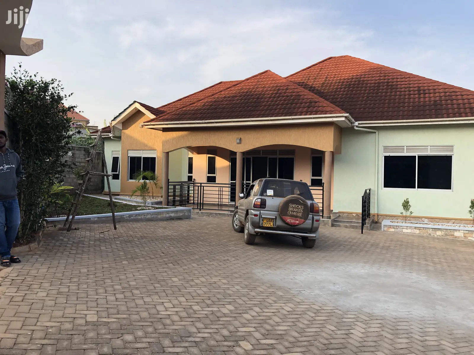 Kira ,Spacious Mansion on Sell