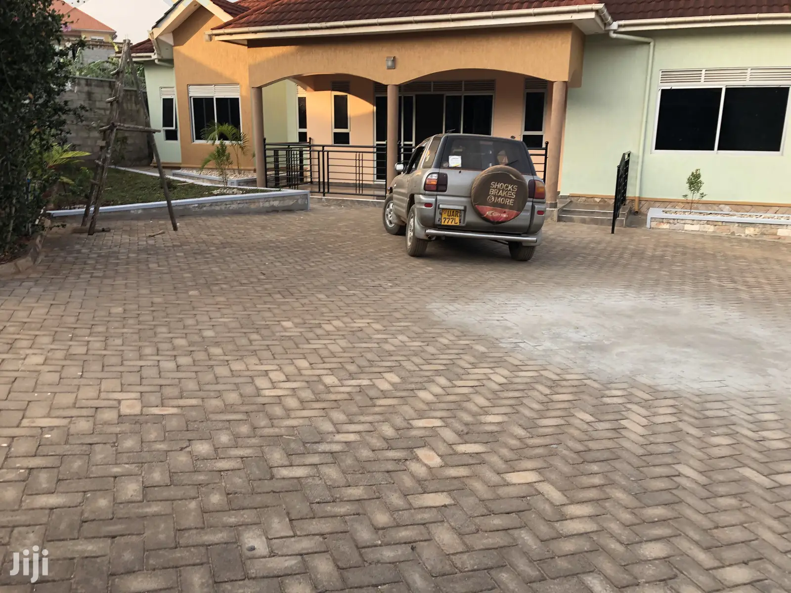 Kira ,Spacious Mansion on Sell