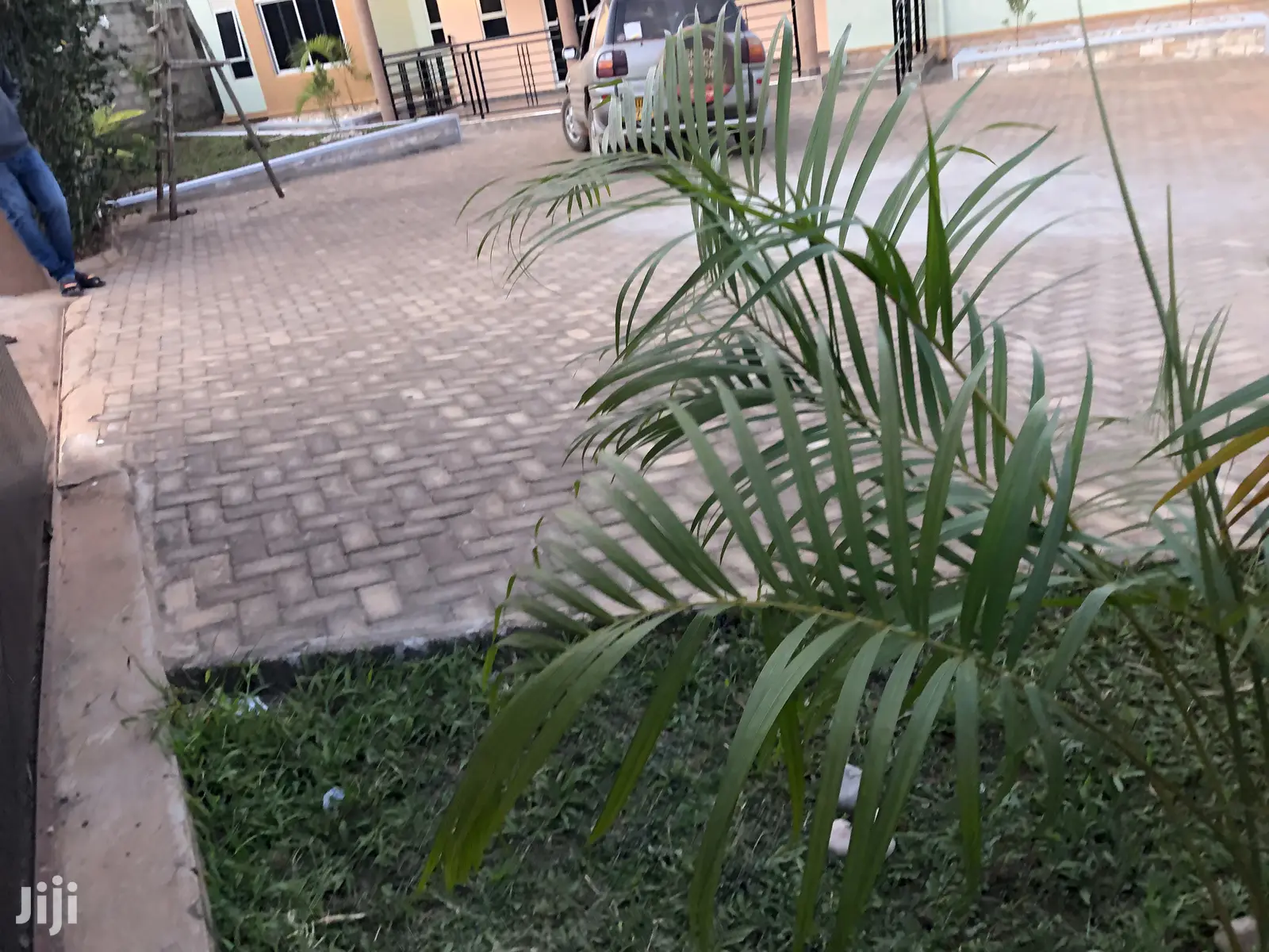 Kira ,Spacious Mansion on Sell