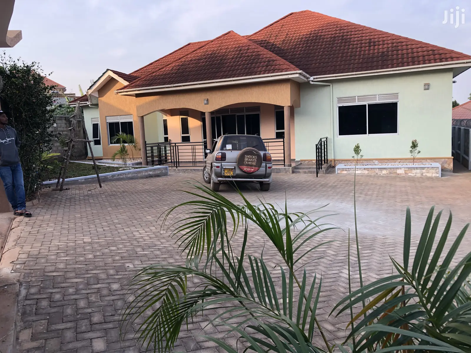 Kira ,Spacious Mansion on Sell