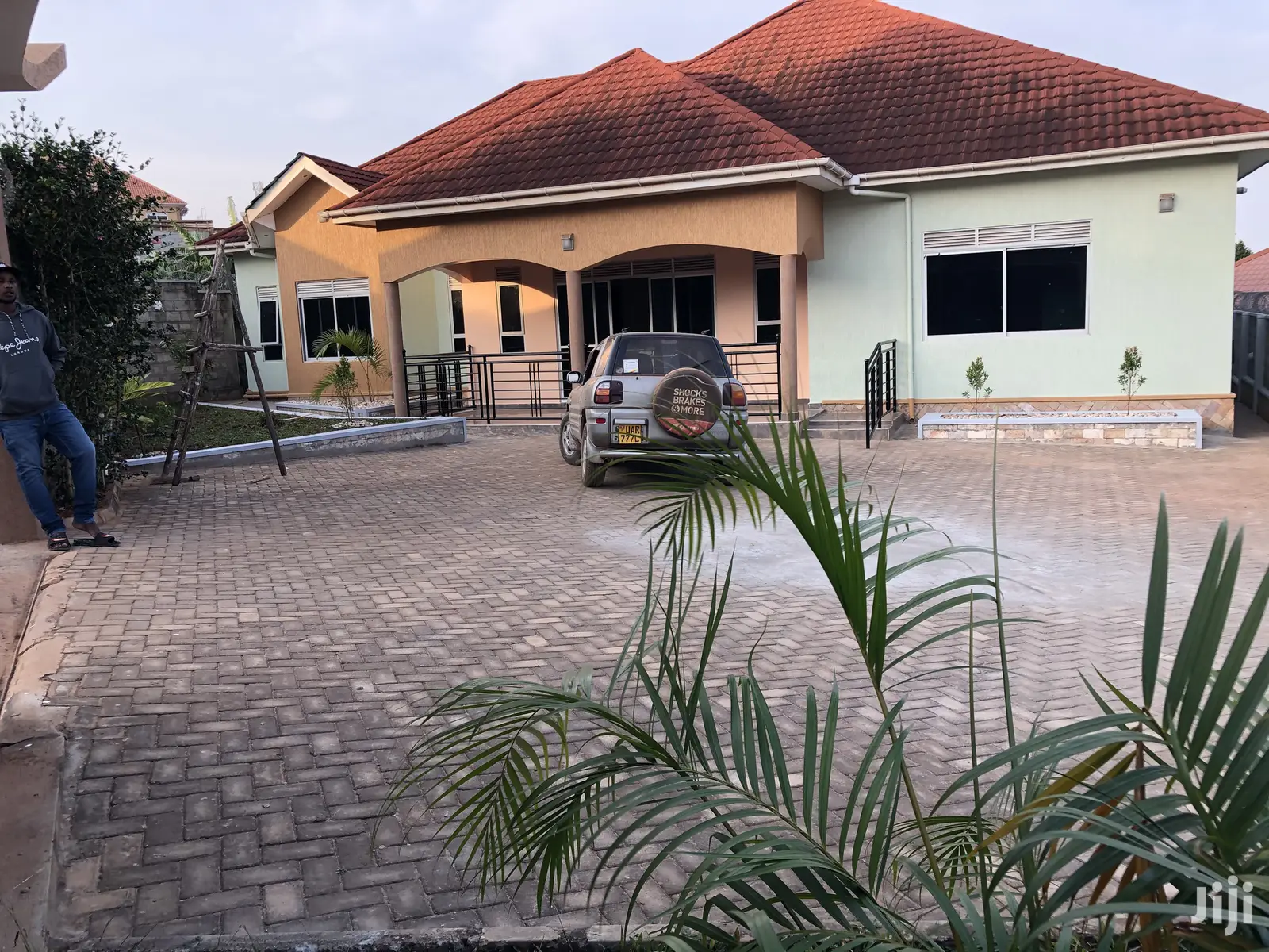 Kira ,Spacious Mansion on Sell