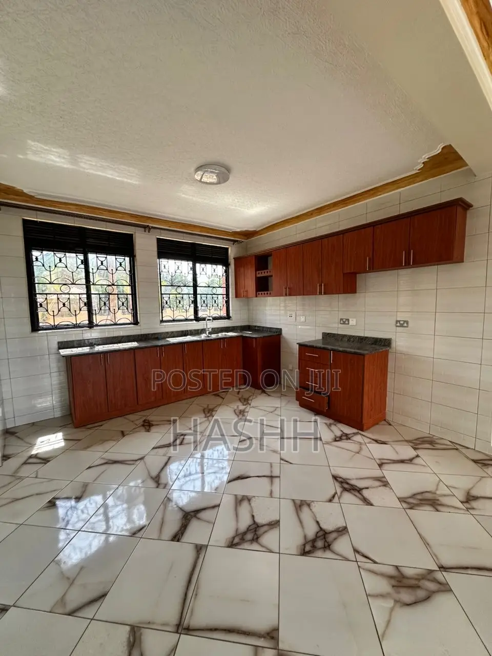 3bdrm Apartment in Muyunyo, Central Division for rent