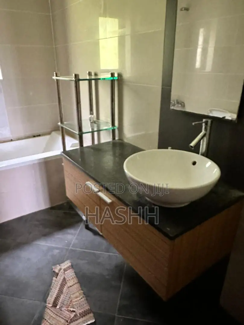 3bdrm Apartment in Hhhh, Central Division for rent