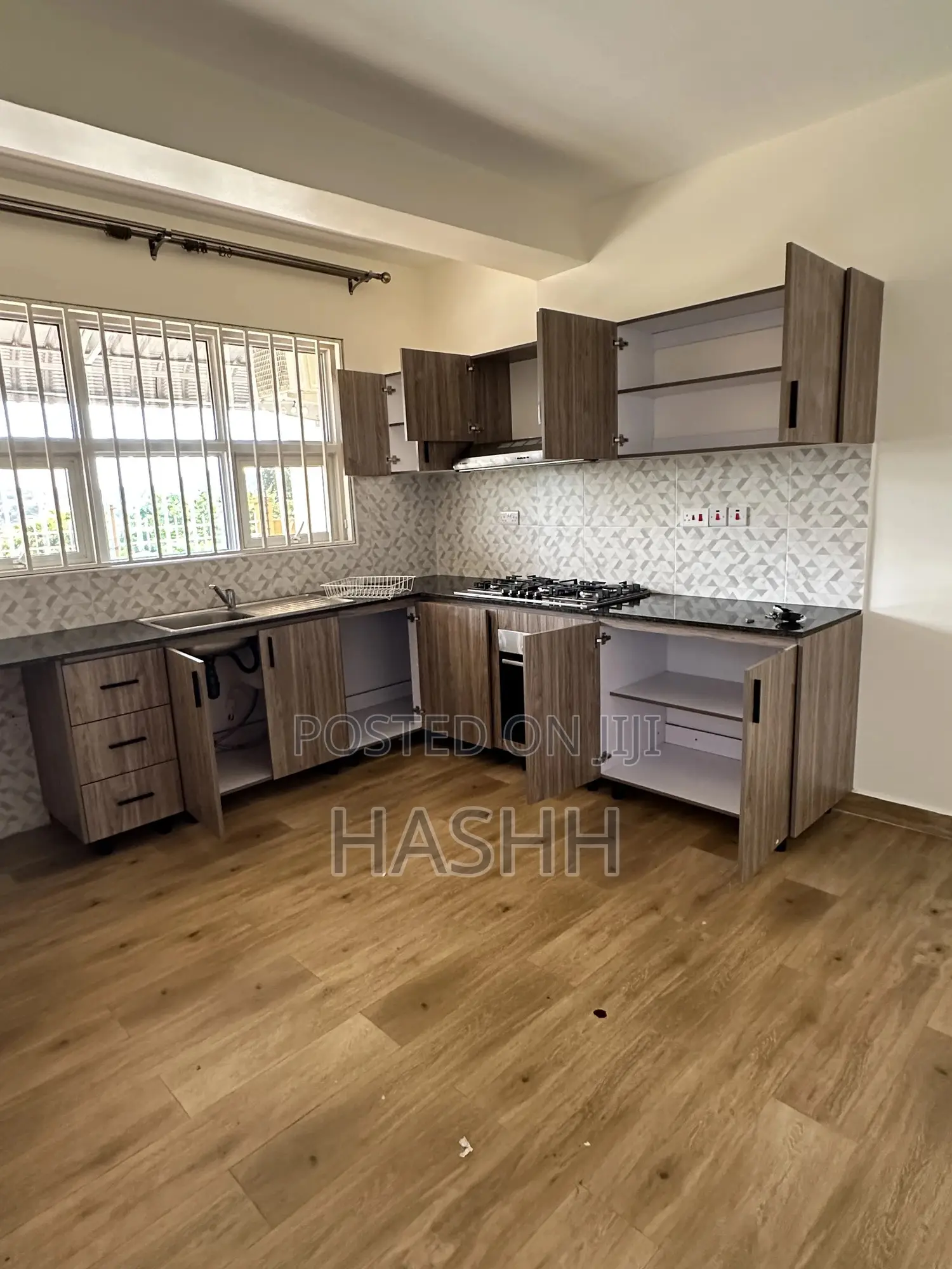 3bdrm Duplex in Iiii, Central Division for rent