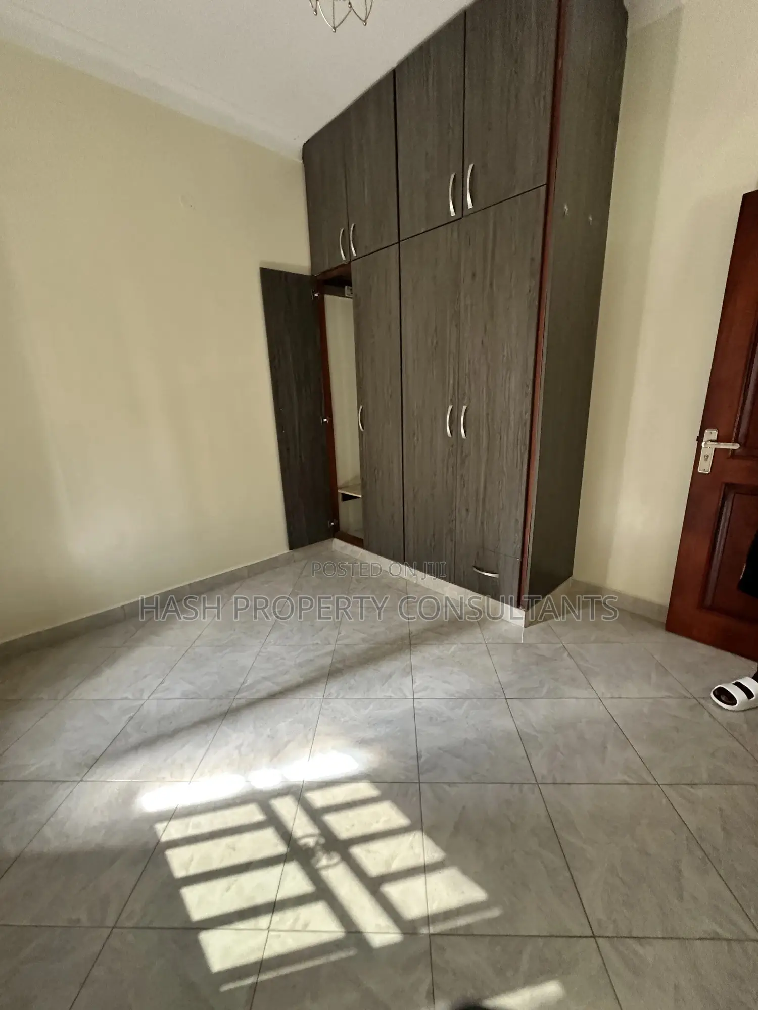 3bdrm Apartment in Yyyy, Central Division for rent