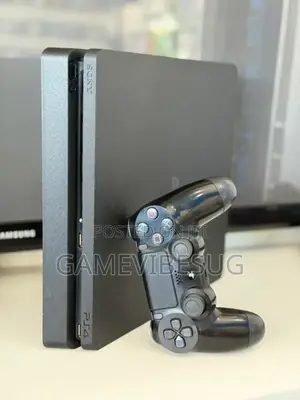 Playstation 4 Slim - 2 Controllers 10 Essential Games Bundle