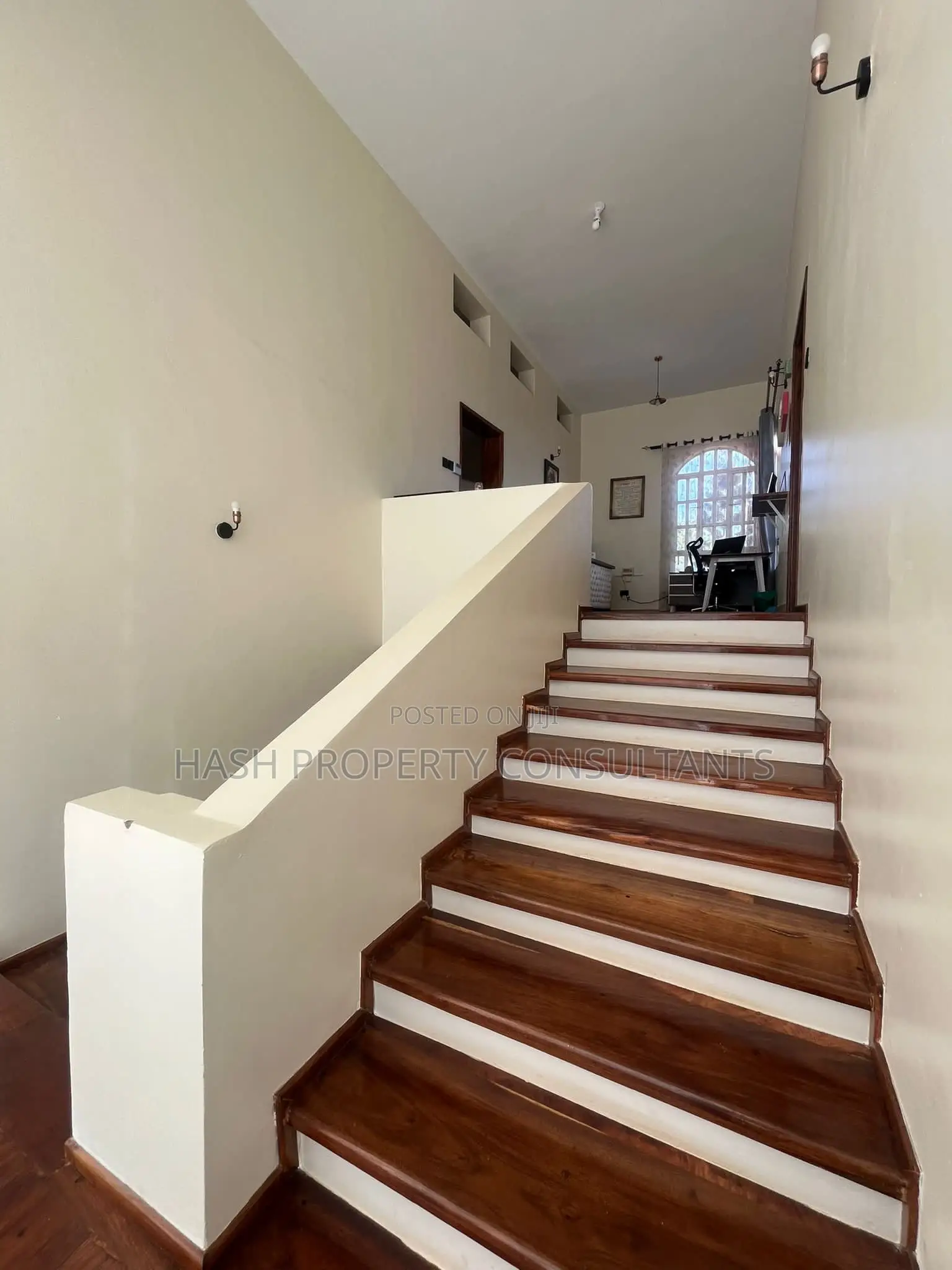 3bdrm Mansion in Buziga, Central Division for rent