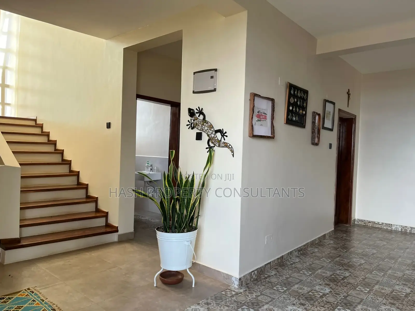 3bdrm Mansion in Buziga, Central Division for rent