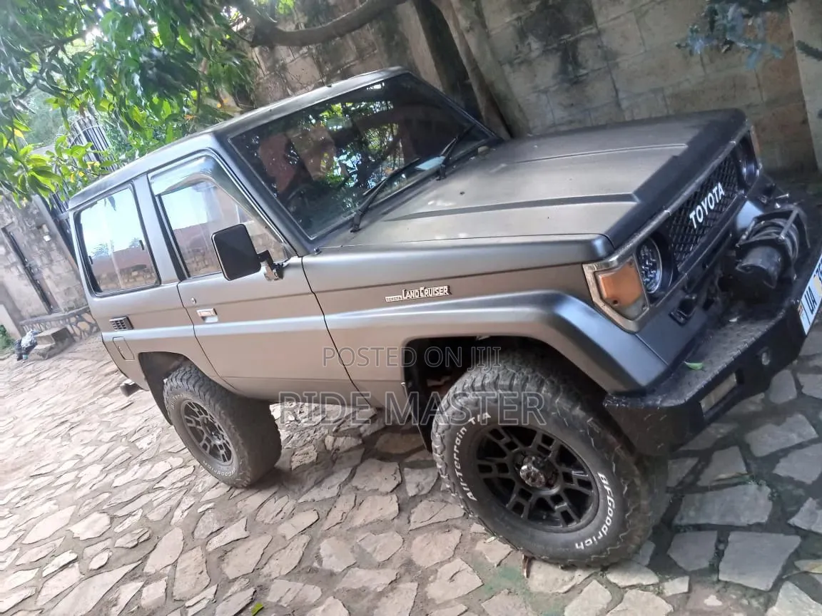 Toyota Land Cruiser 2005 Maroon