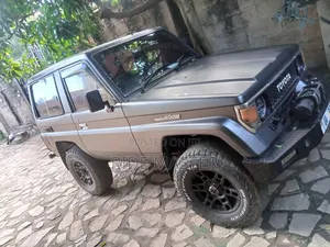 Toyota Land Cruiser 2005 Maroon
