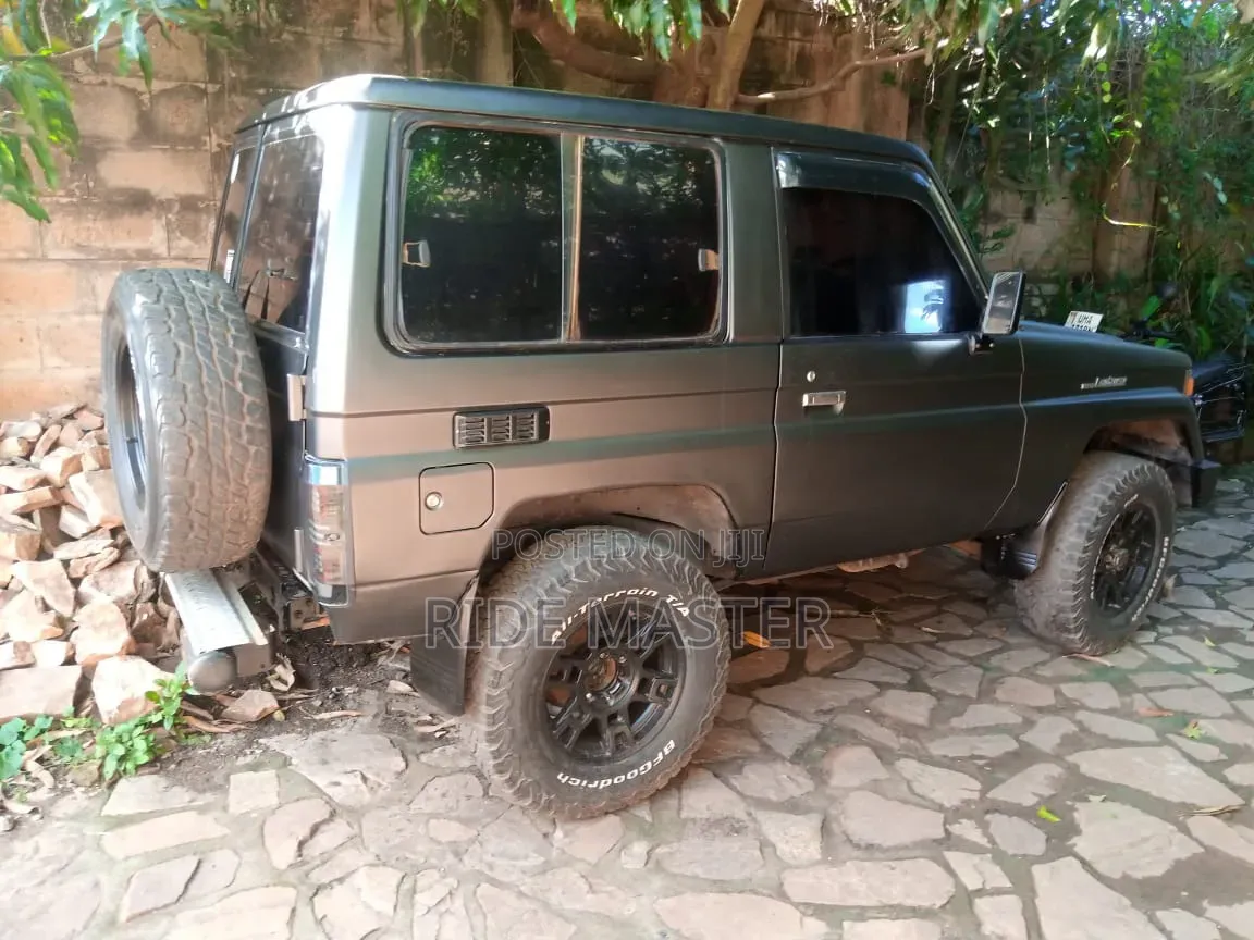 Toyota Land Cruiser 2005 Maroon