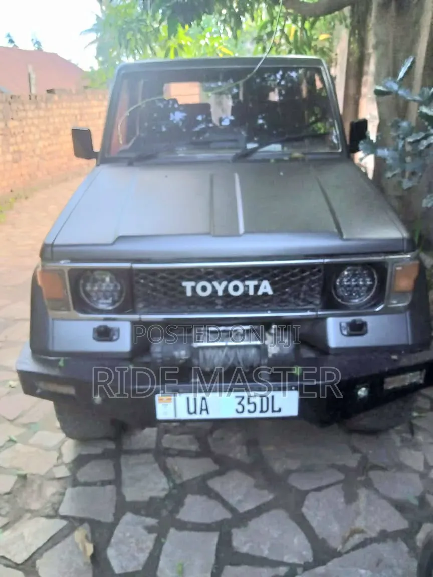 Toyota Land Cruiser 2005 Maroon
