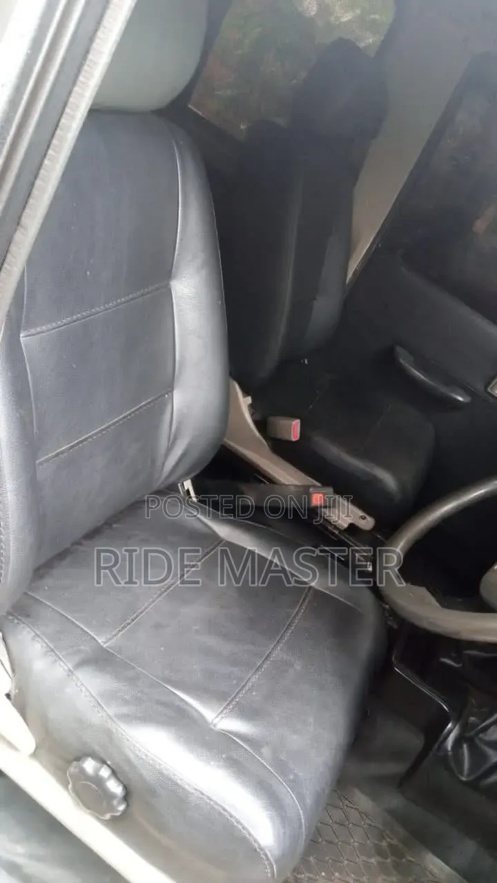 Toyota Land Cruiser 2005 Maroon