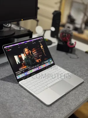 New Laptop Apple MacBook Pro 16GB Apple M1 SSD 512GB