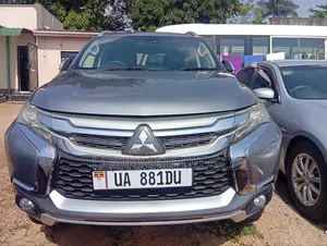 Mitsubishi Pajero Sport 2022 Silver