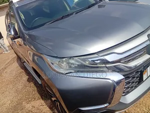 Mitsubishi Pajero Sport 2022 Silver