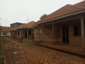 2bdrm Townhouse/Terrace in Selene Mutundwe, Rubaga for sale