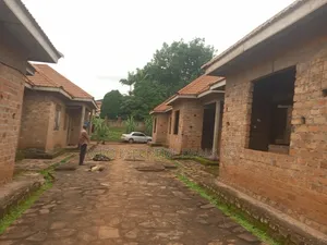 2bdrm Townhouse/Terrace in Selene Mutundwe, Rubaga for sale