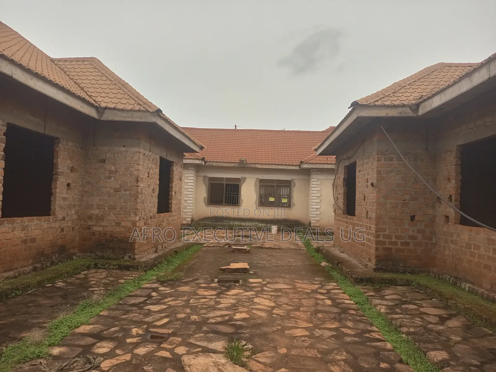 2bdrm Townhouse/Terrace in Selene Mutundwe, Rubaga for sale