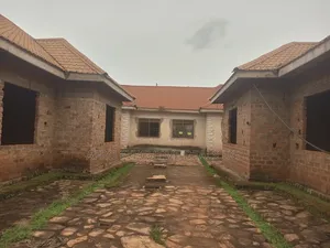 2bdrm Townhouse/Terrace in Selene Mutundwe, Rubaga for sale