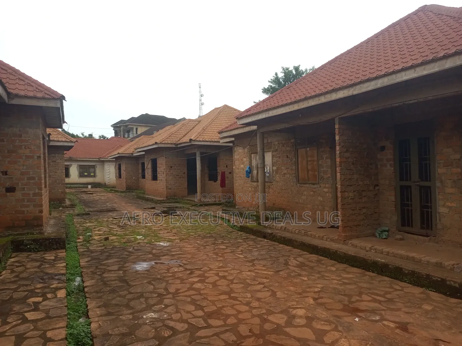 2bdrm Townhouse/Terrace in Selene Mutundwe, Rubaga for sale