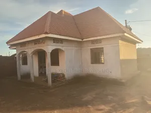 4bdrm House in Mutundwe Kilinyabigo, Rubaga for sale