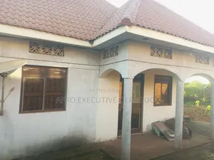 4bdrm House in Mutundwe Kilinyabigo, Rubaga for sale
